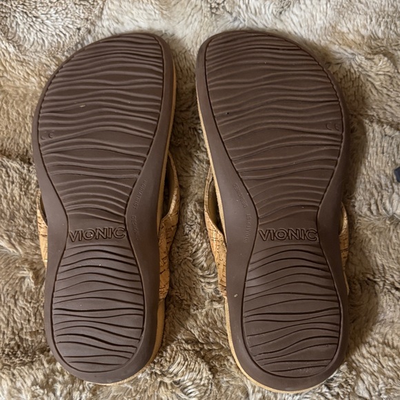 Vionic Beige Women's Sandals - Size 6 - Picture 2 of 4